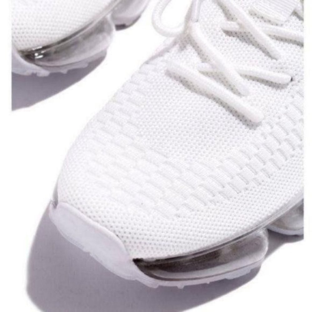!! NEW !! Slip On Flyknit Sneakers in White - Picture 4 of 6